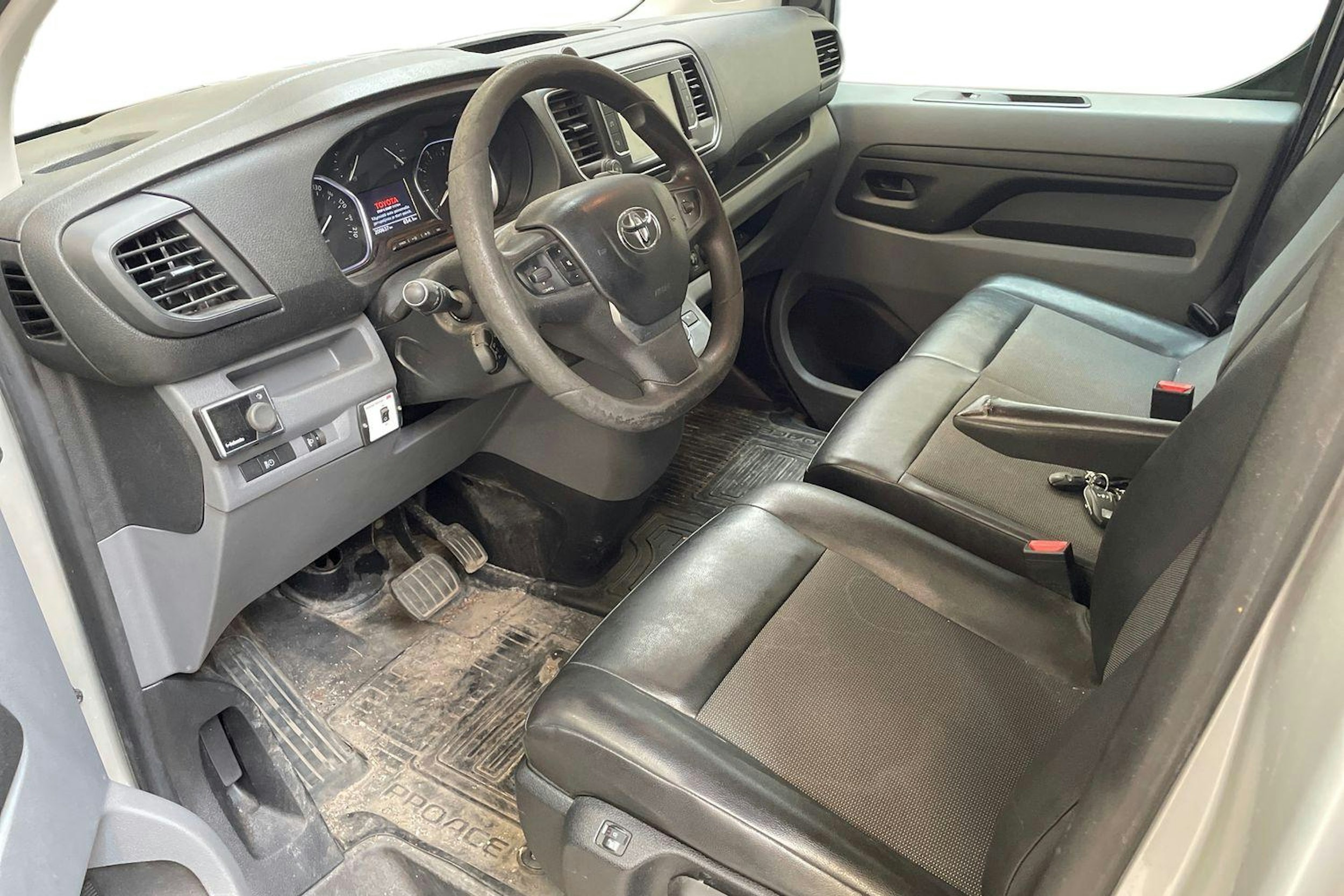 hopea Toyota Proace 2017 kuva 3.