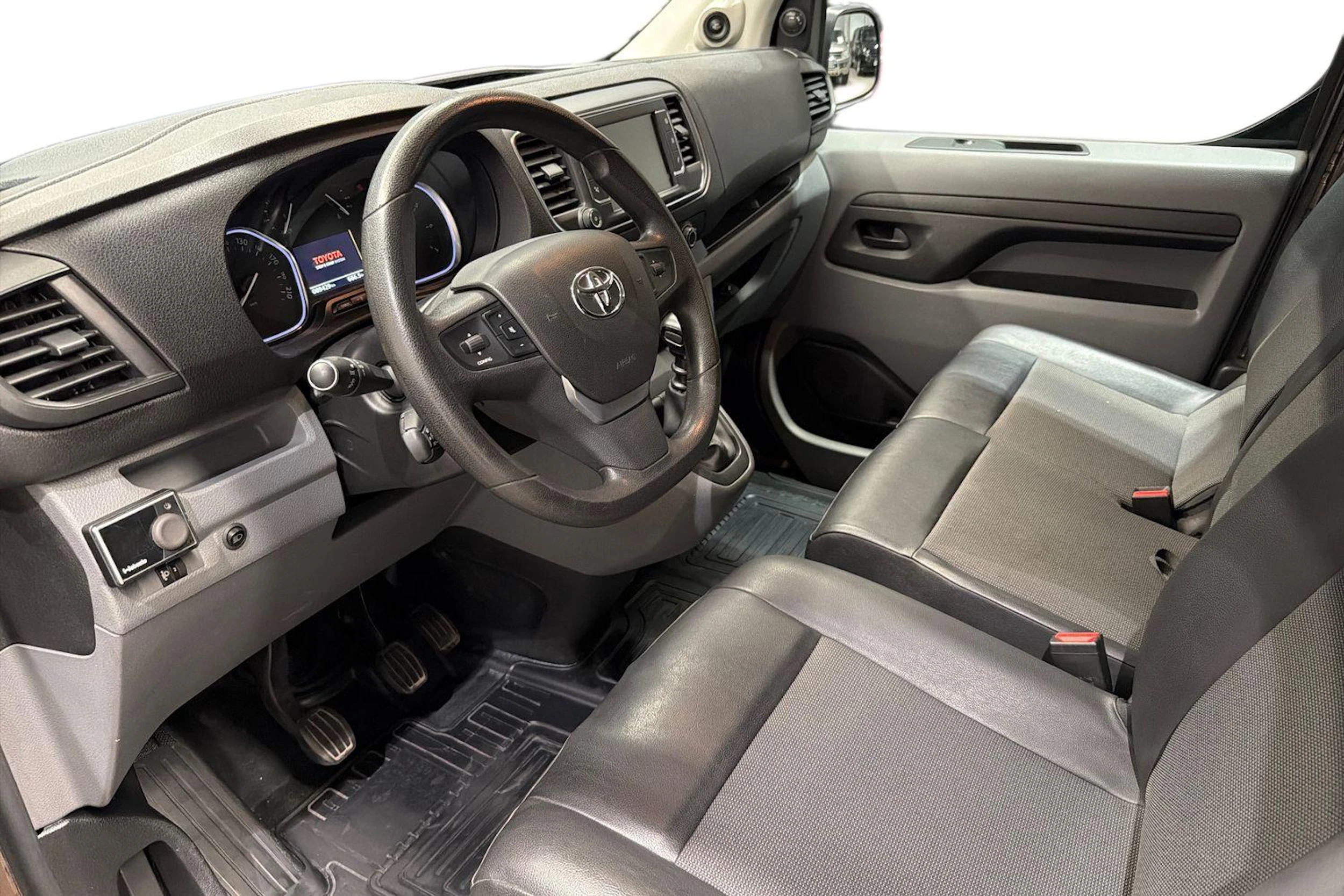 ruskea (beige) Toyota Proace 2018 kuva 8.