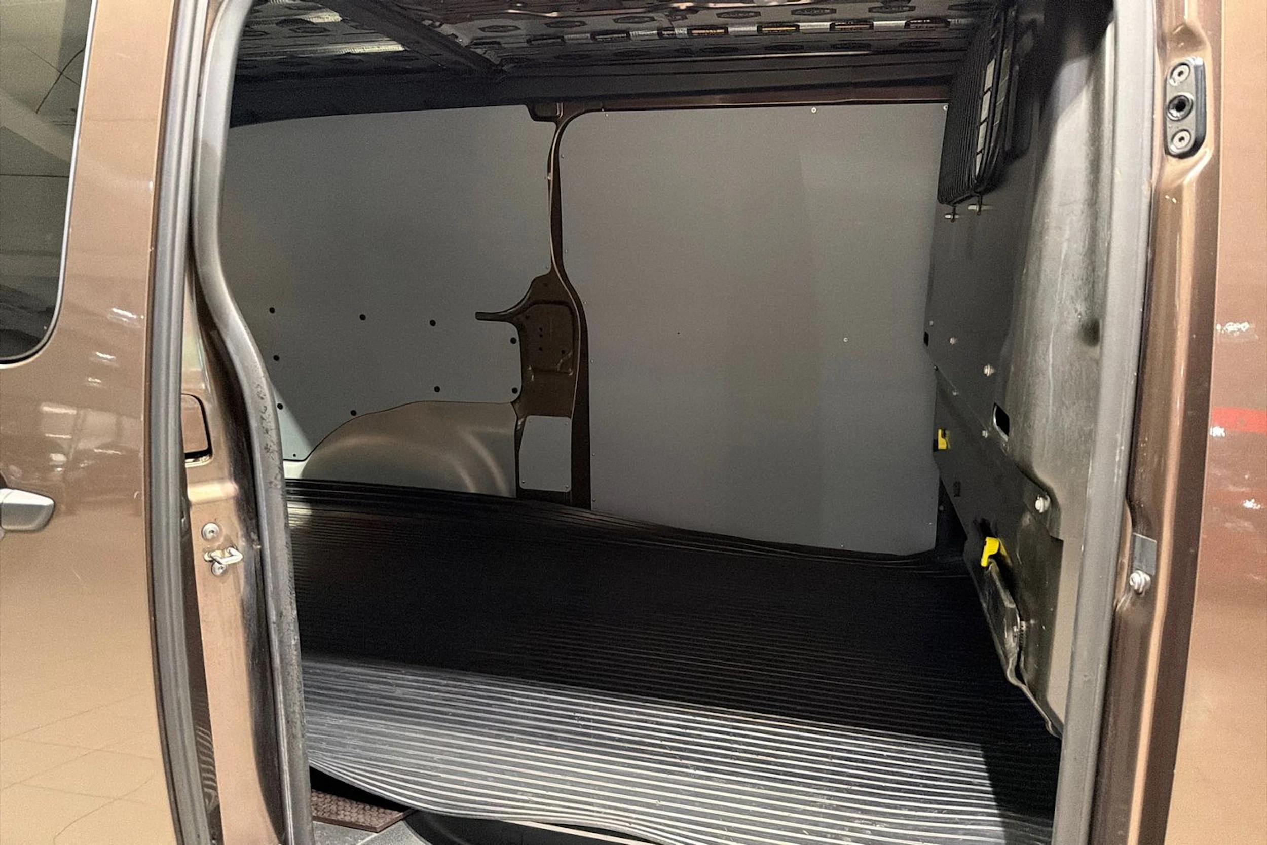 ruskea (beige) Toyota Proace 2018 kuva 19.