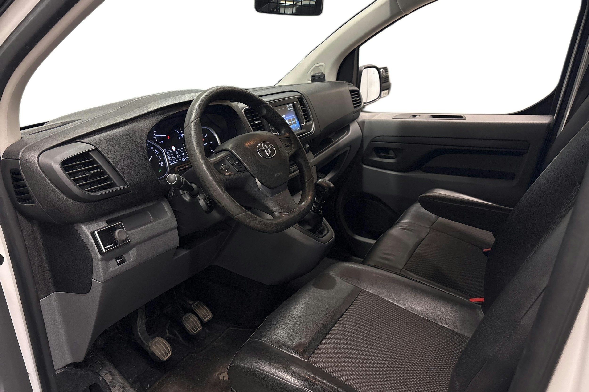 valkoinen Toyota Proace 2018 kuva 8.