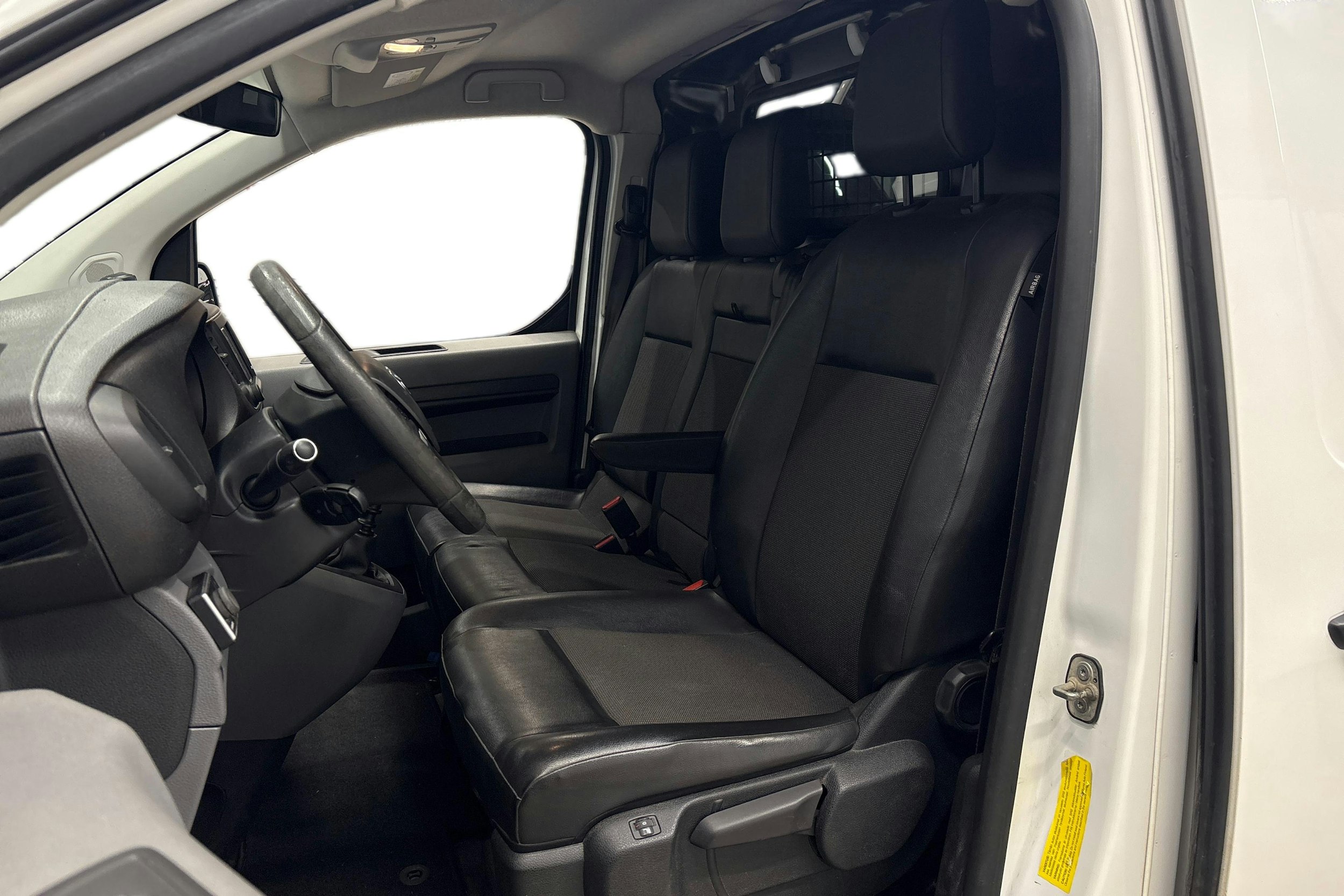 valkoinen Toyota Proace 2018 kuva 9.