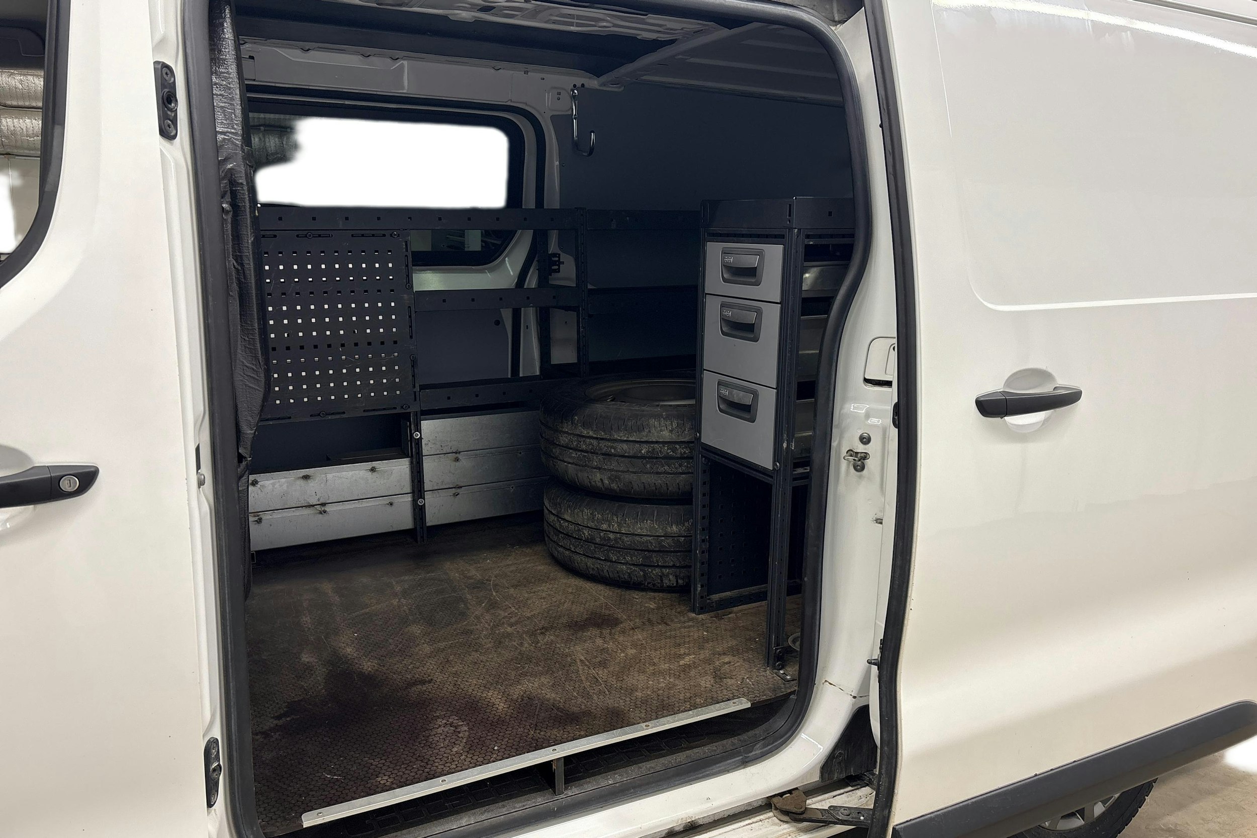 valkoinen Toyota Proace 2018 kuva 11.