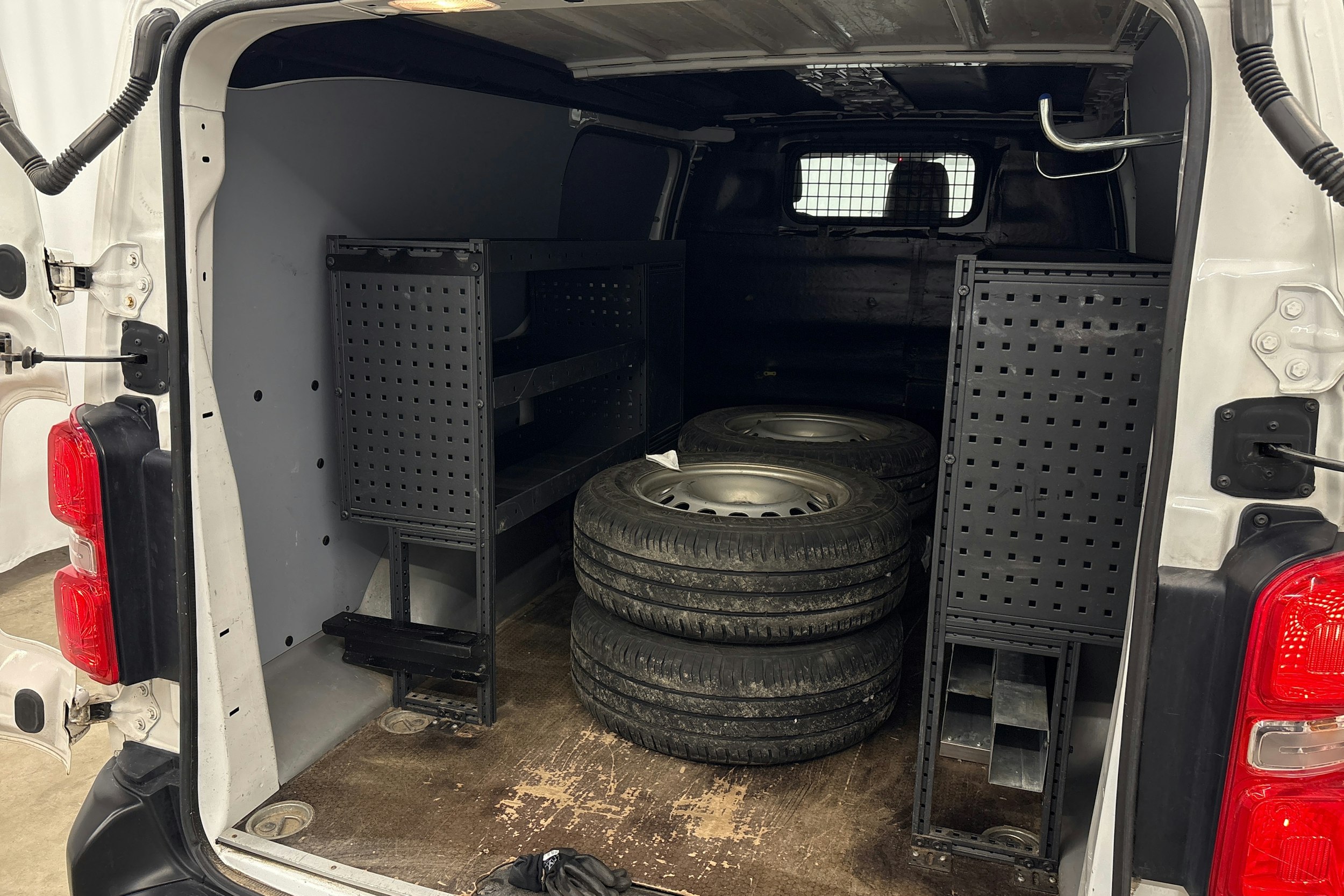 valkoinen Toyota Proace 2018 kuva 13.