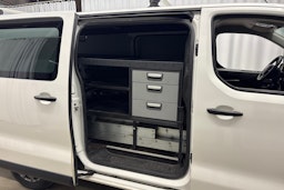 valkoinen Toyota Proace 2018 kuva 15.