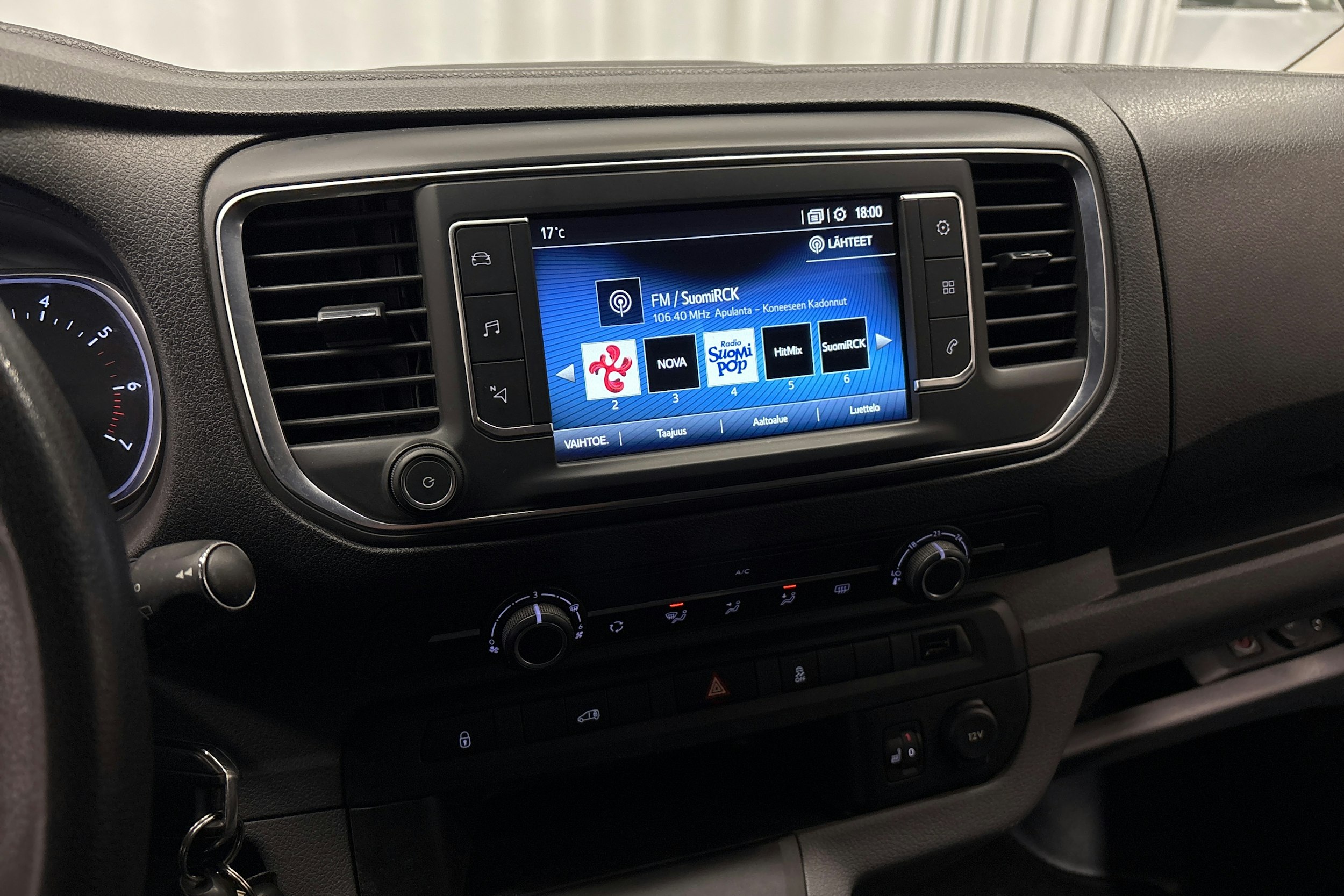 valkoinen Toyota Proace 2018 kuva 19.