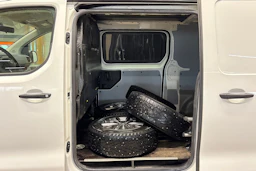 valkoinen Toyota Proace 2018 kuva 28.