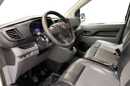 Valkoinen Toyota Proace 2018 kuva 8.