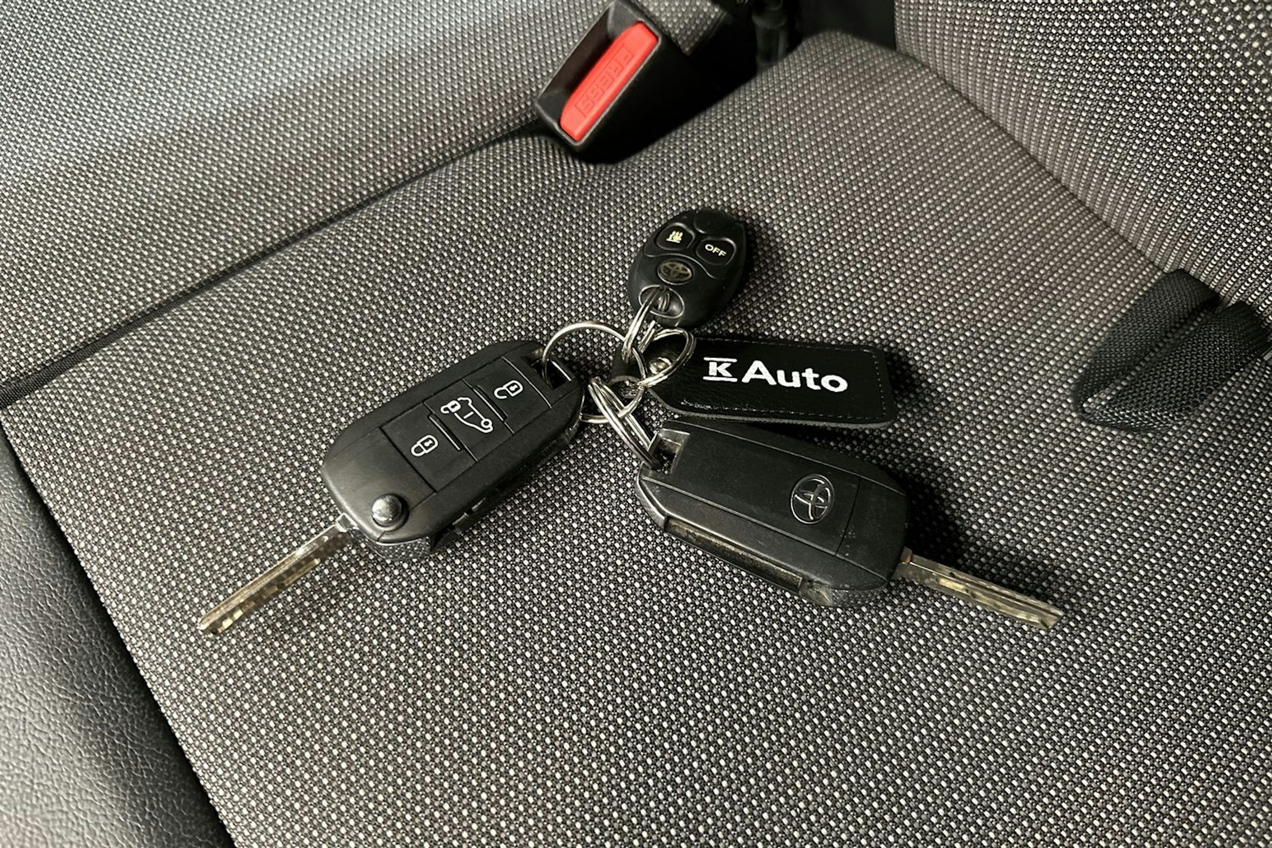 Valkoinen Toyota Proace 2018 kuva 19.