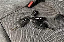 Valkoinen Toyota Proace 2018 kuva 19.