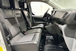 Valkoinen Toyota Proace 2018 kuva 20.