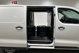 Valkoinen Toyota Proace 2018 kuva 21.