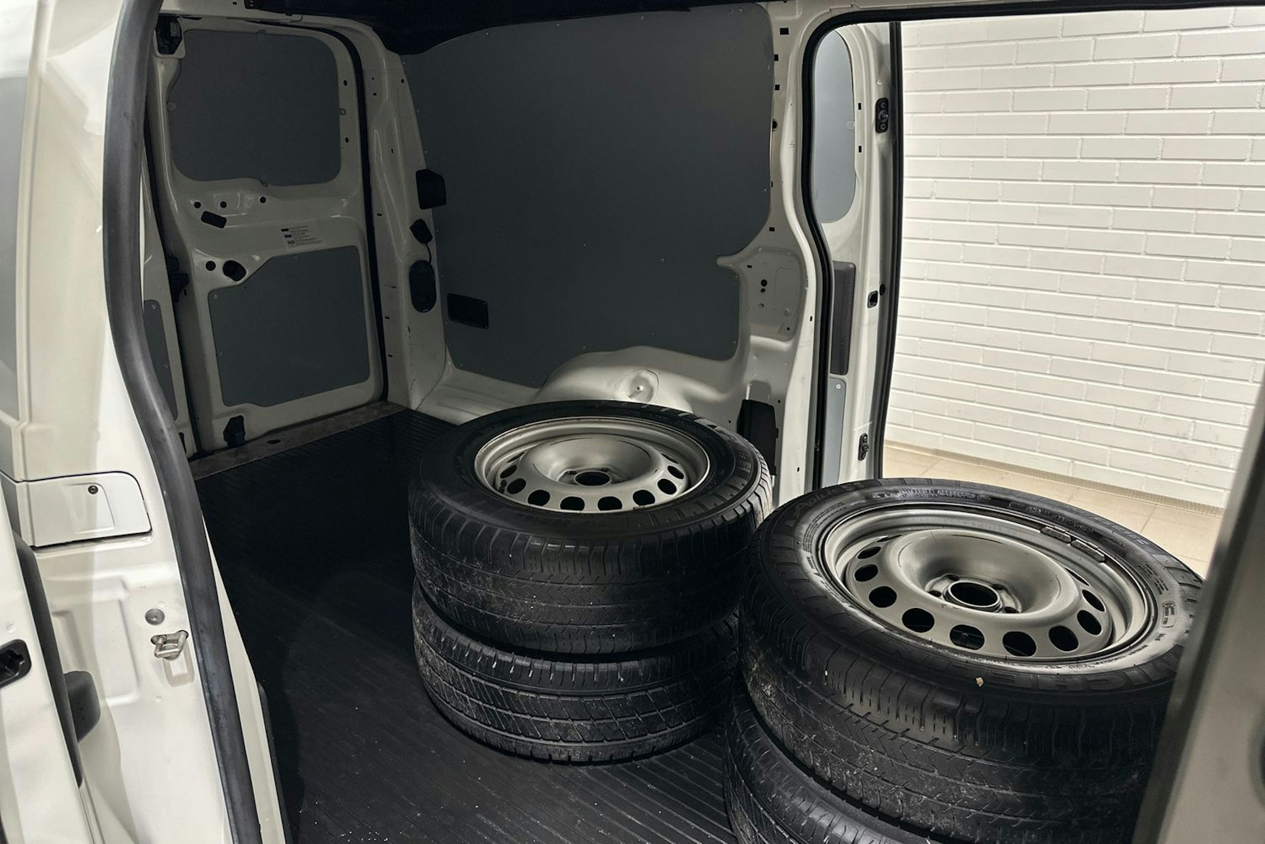 Valkoinen Toyota Proace 2018 kuva 22.