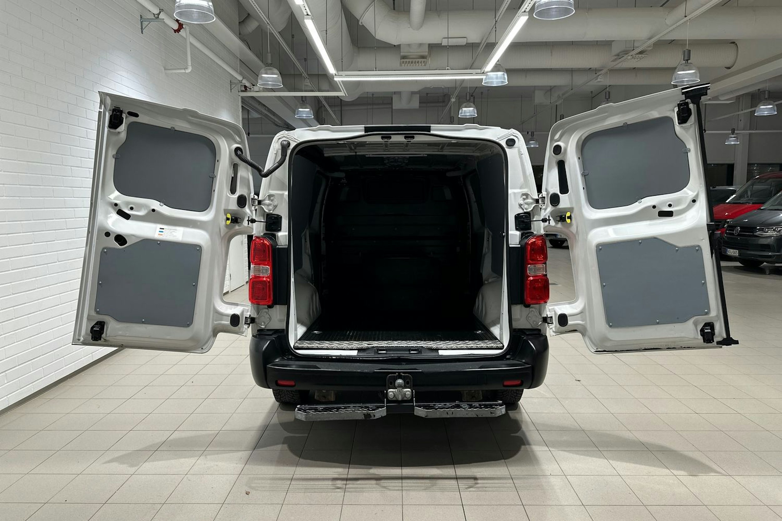 Valkoinen Toyota Proace 2018 kuva 23.