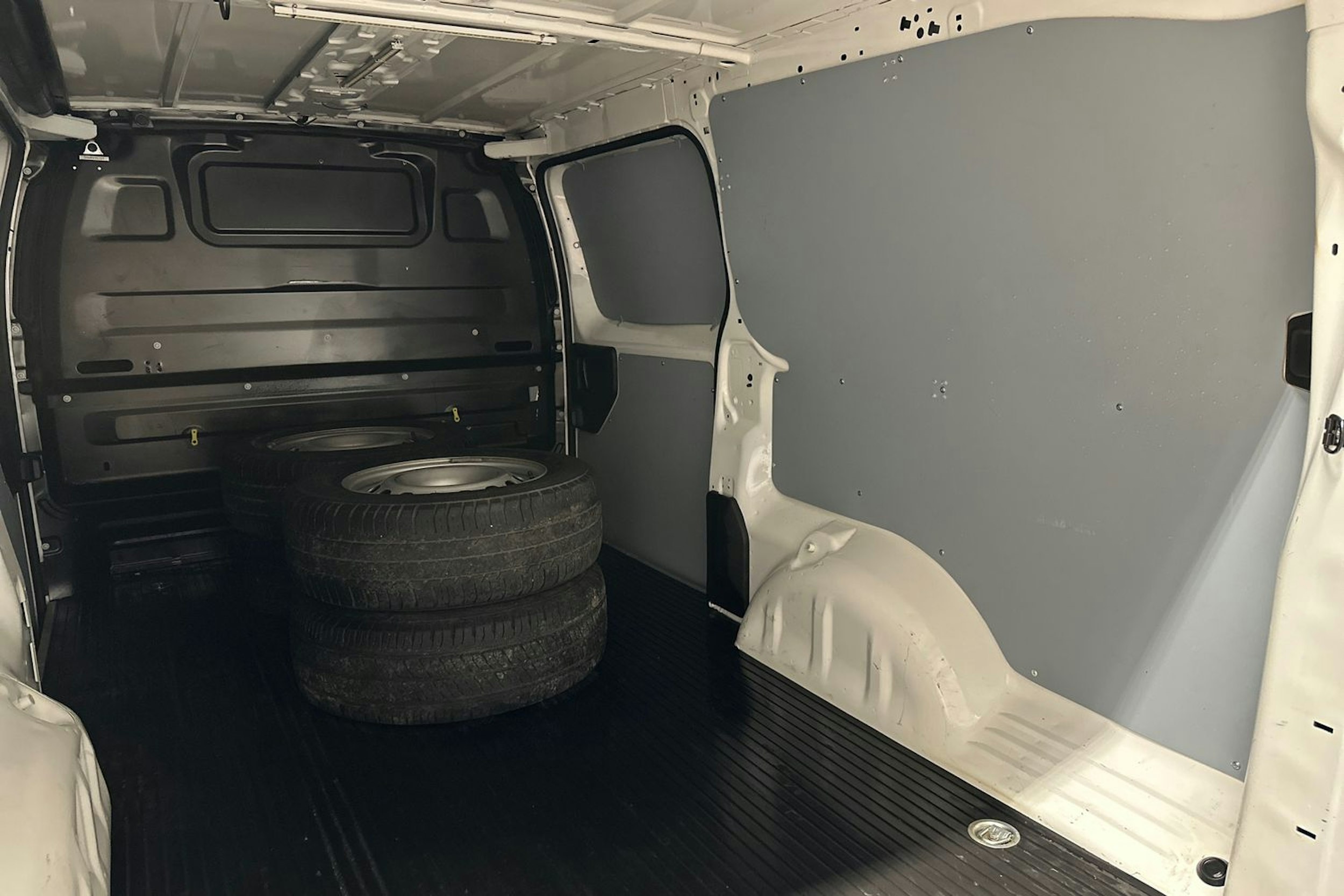 Valkoinen Toyota Proace 2018 kuva 25.