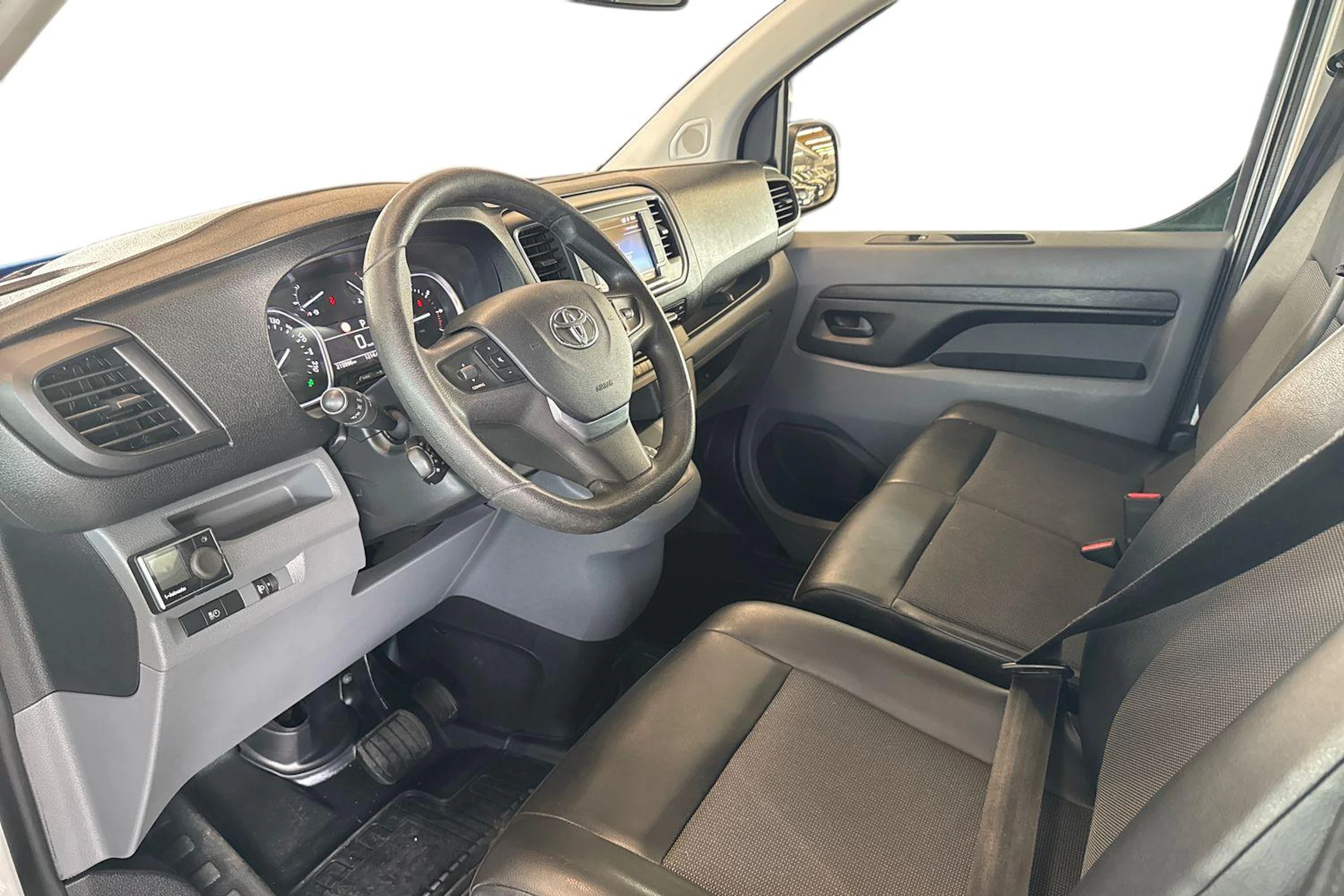 valkoinen Toyota Proace 2018 kuva 3.