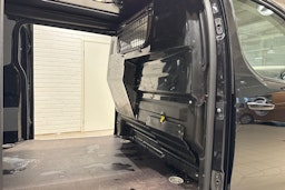 musta Toyota Proace 2018 kuva 15.