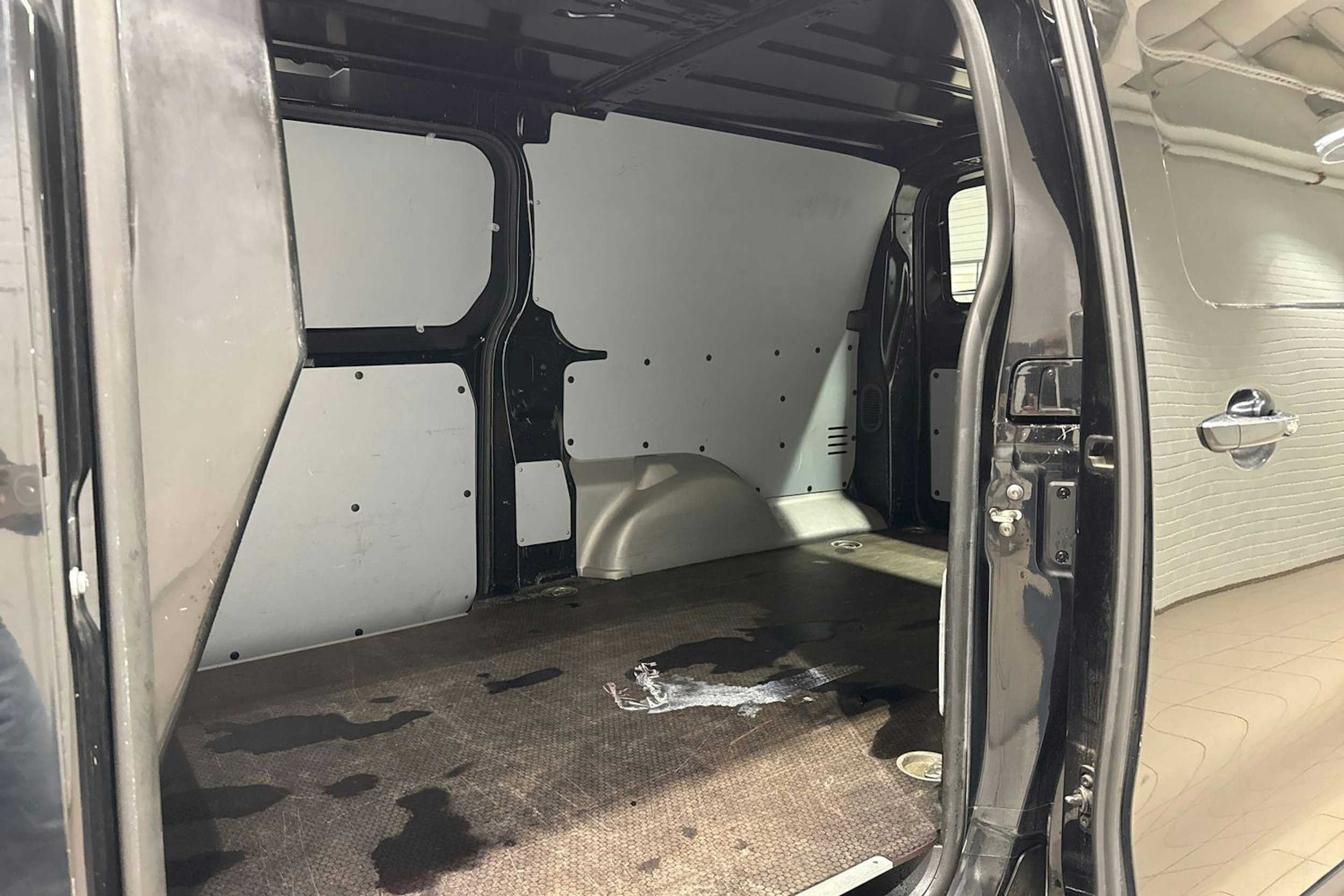 musta Toyota Proace 2018 kuva 16.