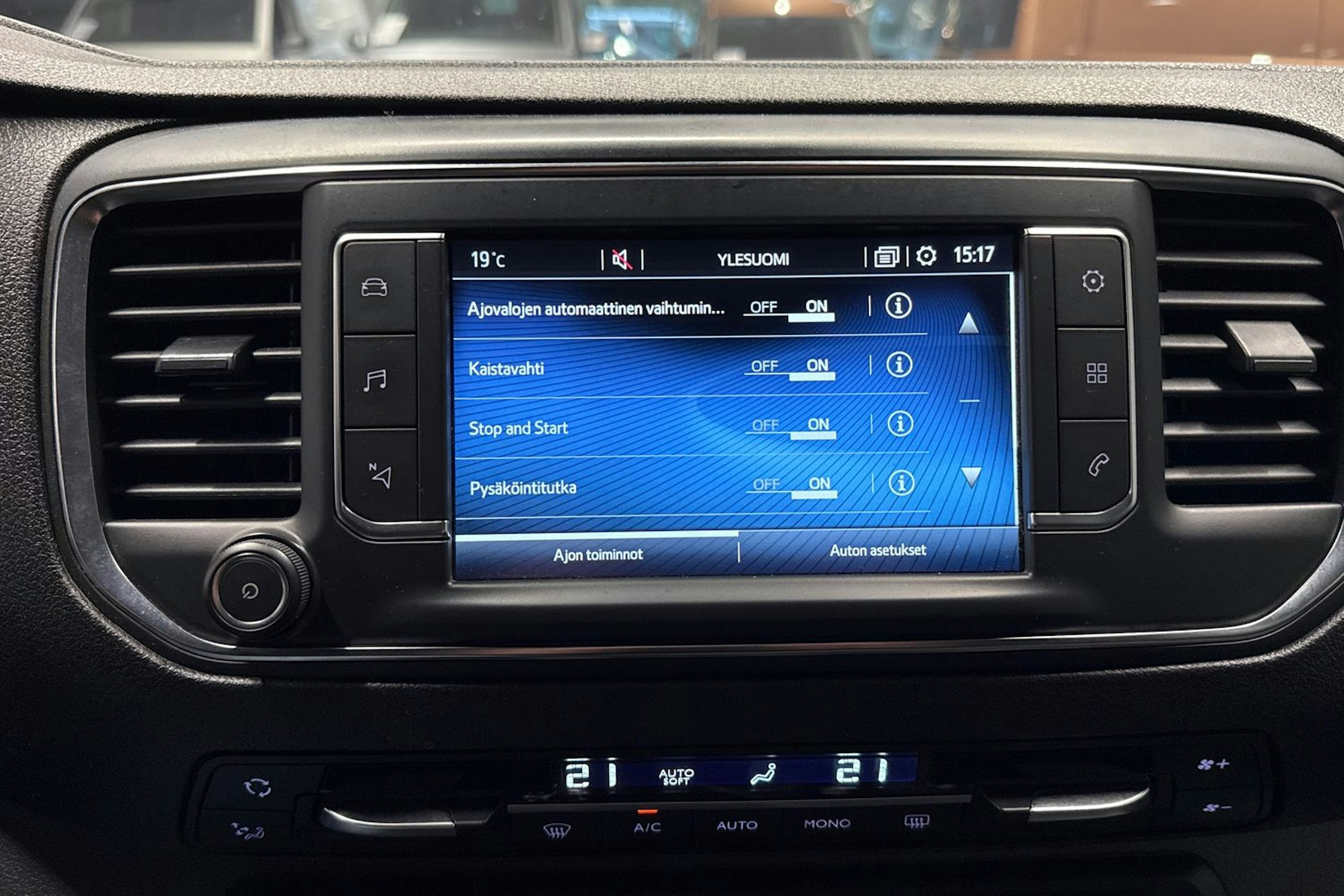 musta Toyota Proace 2018 kuva 18.