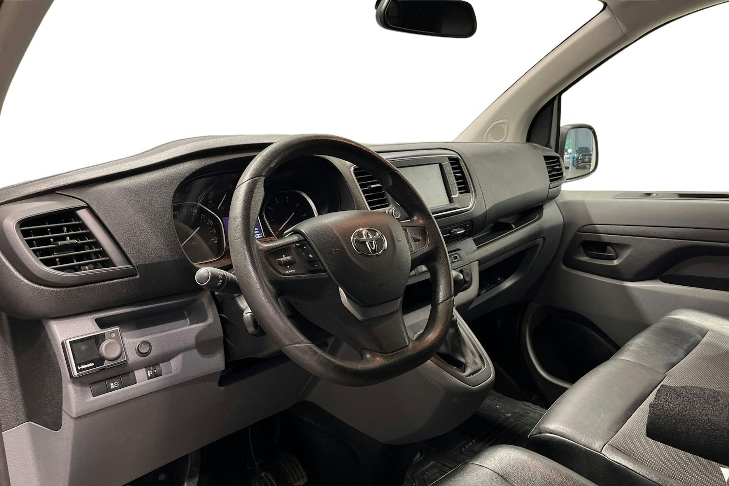 sininen Toyota Proace 2018 kuva 3.
