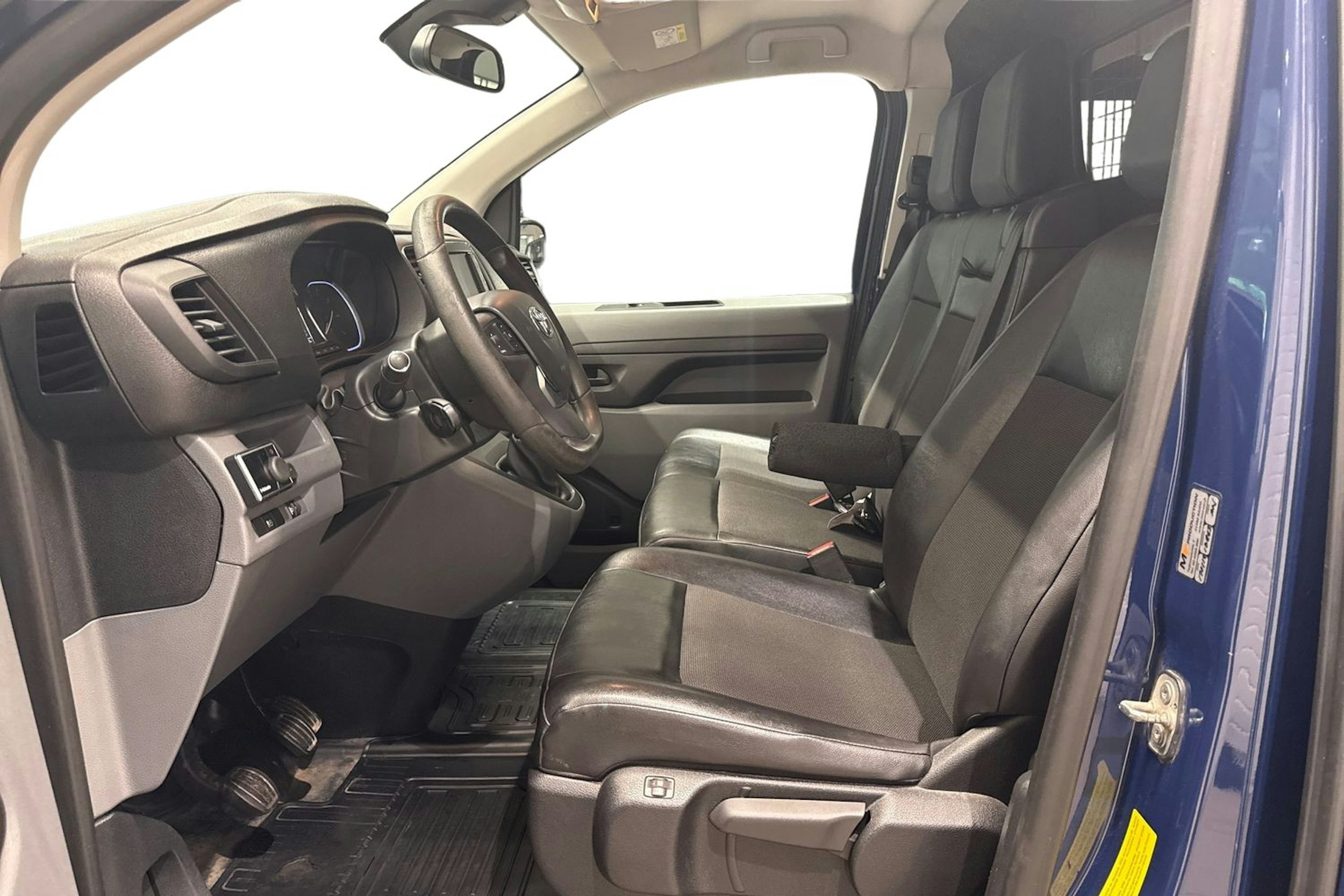 sininen Toyota Proace 2018 kuva 9.