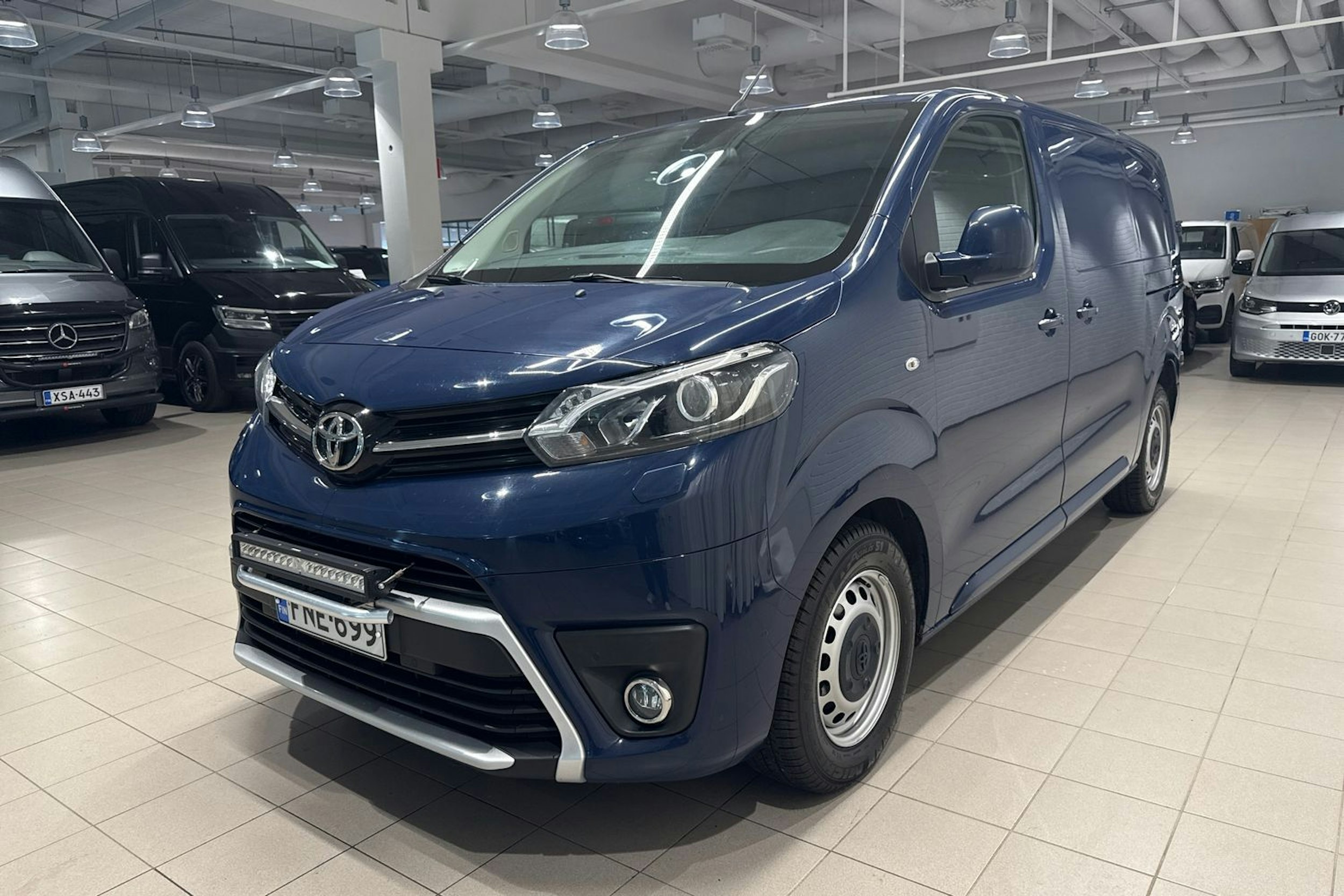 sininen Toyota Proace 2018 kuva 13.