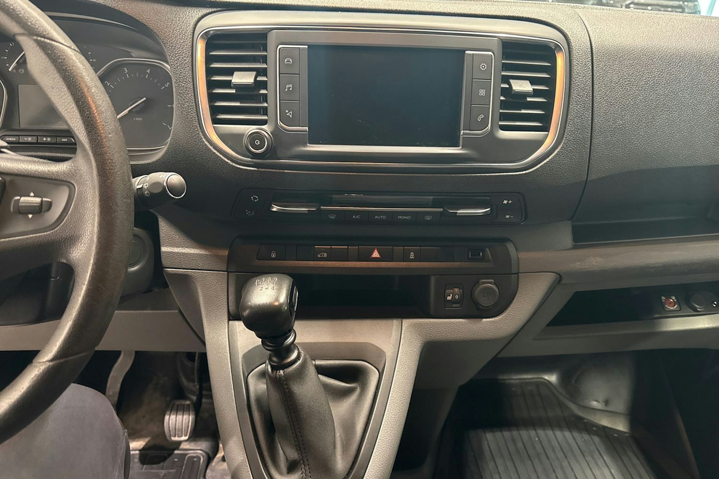 sininen Toyota Proace 2018 kuva 20.