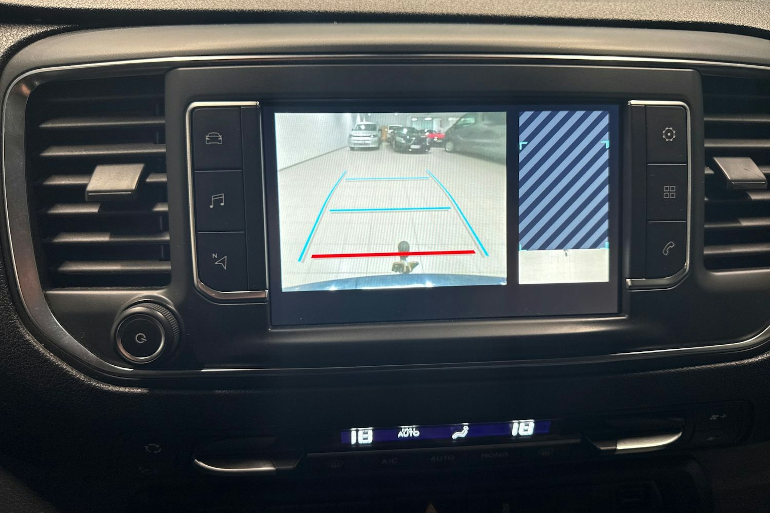 sininen Toyota Proace 2018 kuva 21.