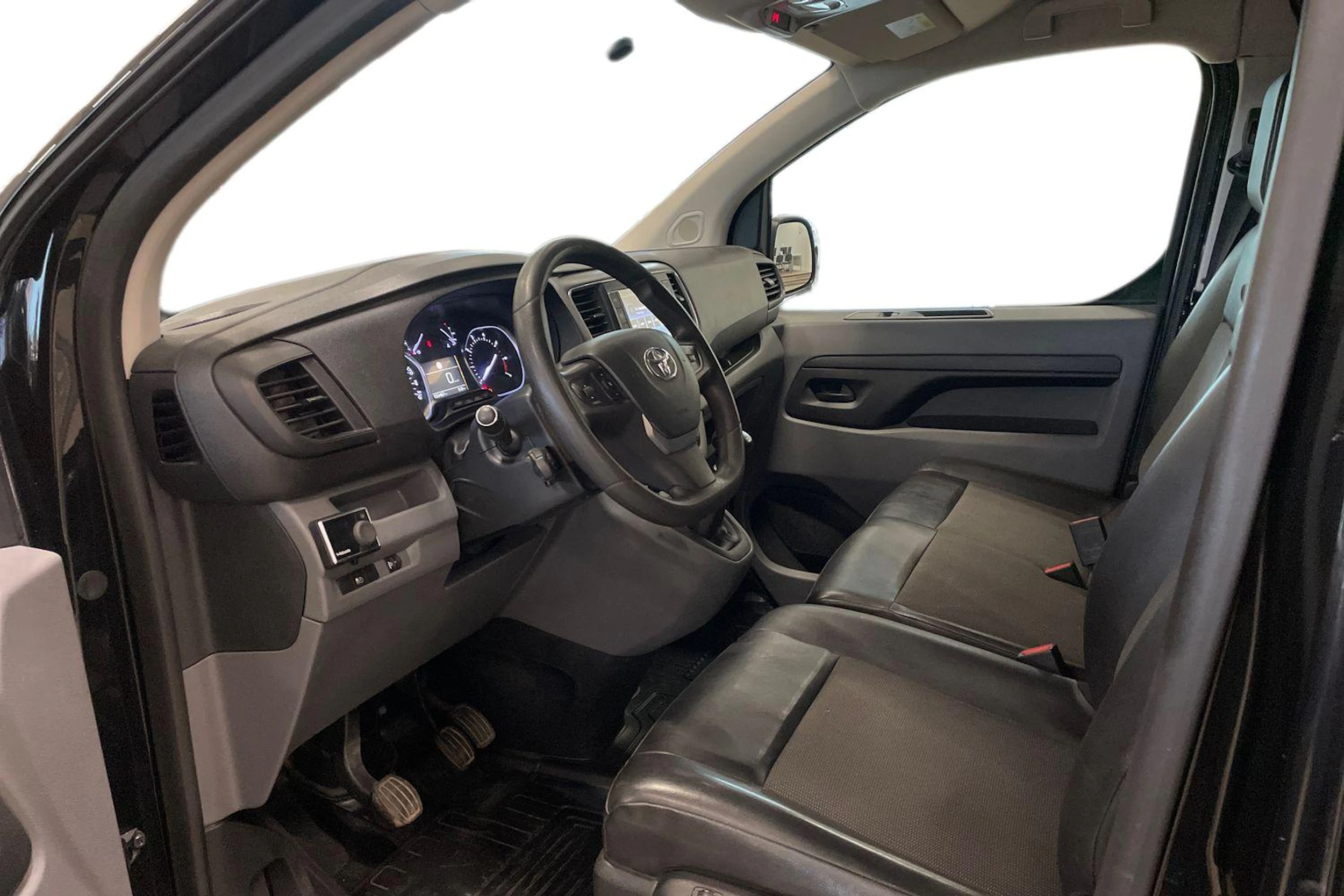 musta Toyota Proace 2018 kuva 8.
