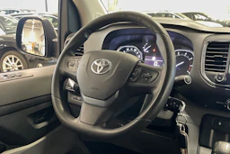 musta Toyota Proace 2018 kuva 16.
