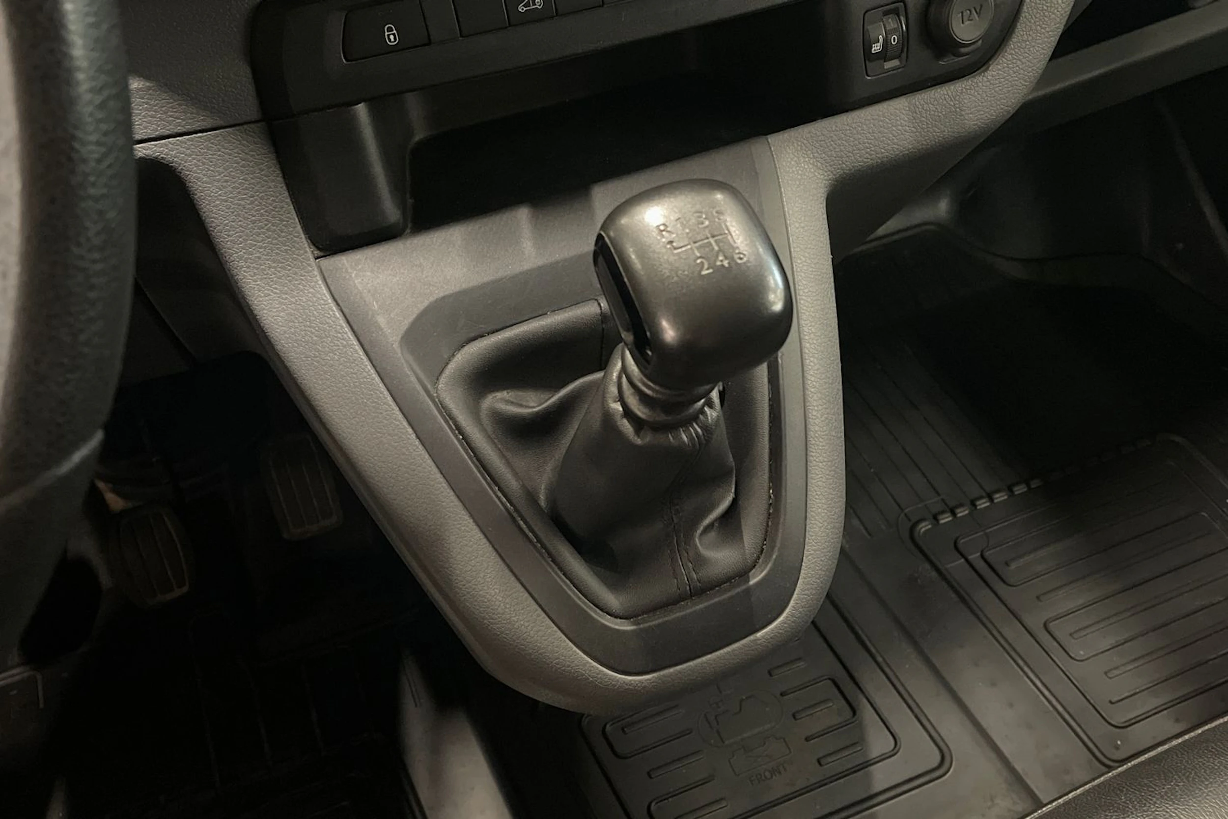 musta Toyota Proace 2018 kuva 26.