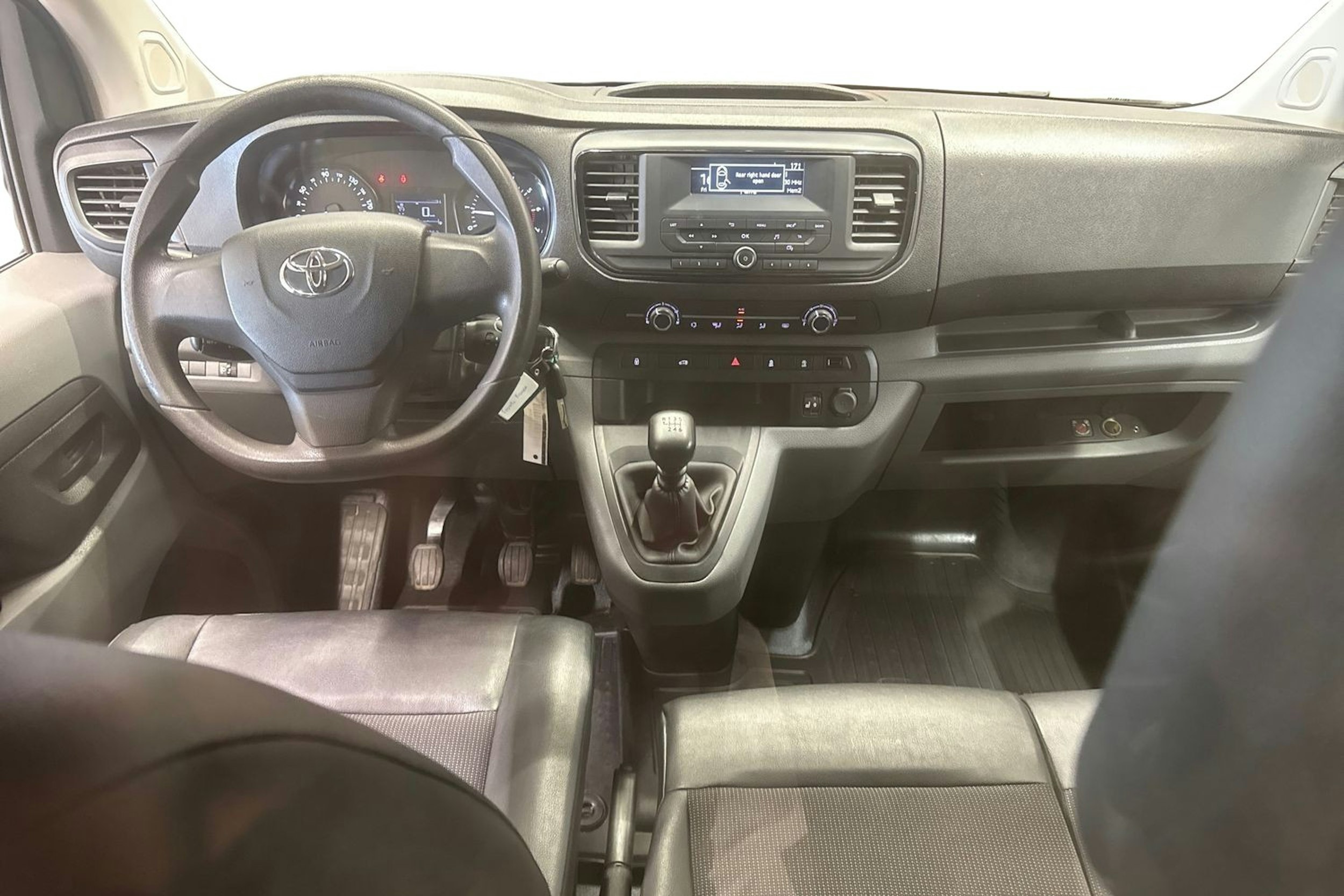 musta Toyota Proace 2018 kuva 9.