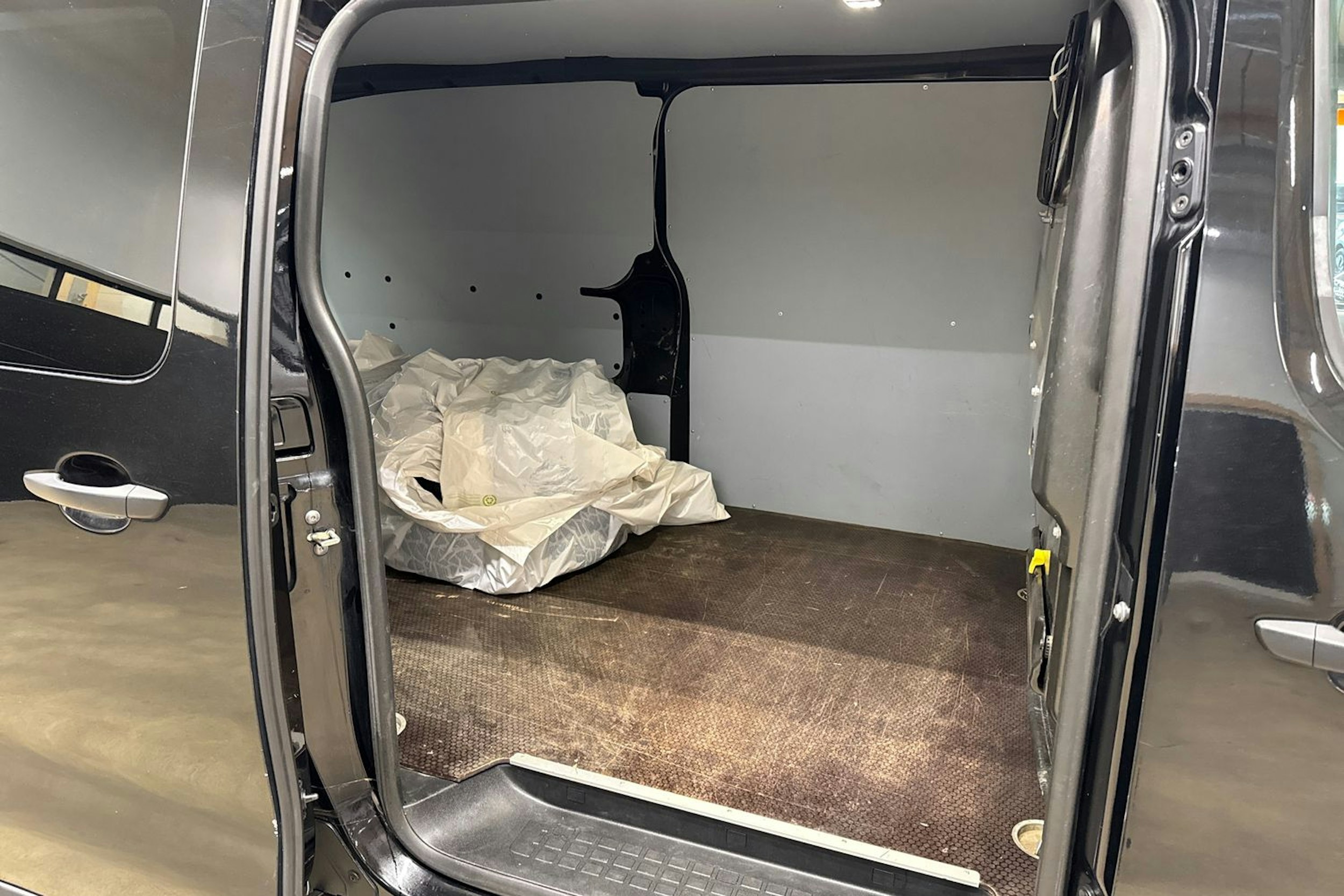 musta Toyota Proace 2018 kuva 10.
