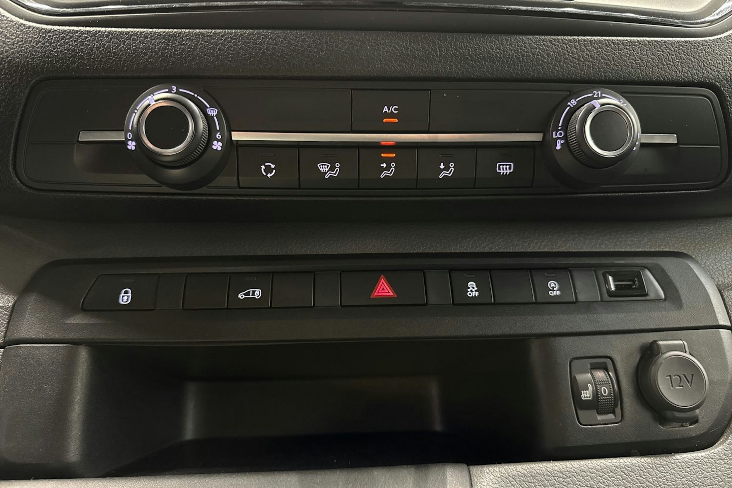 musta Toyota Proace 2018 kuva 17.