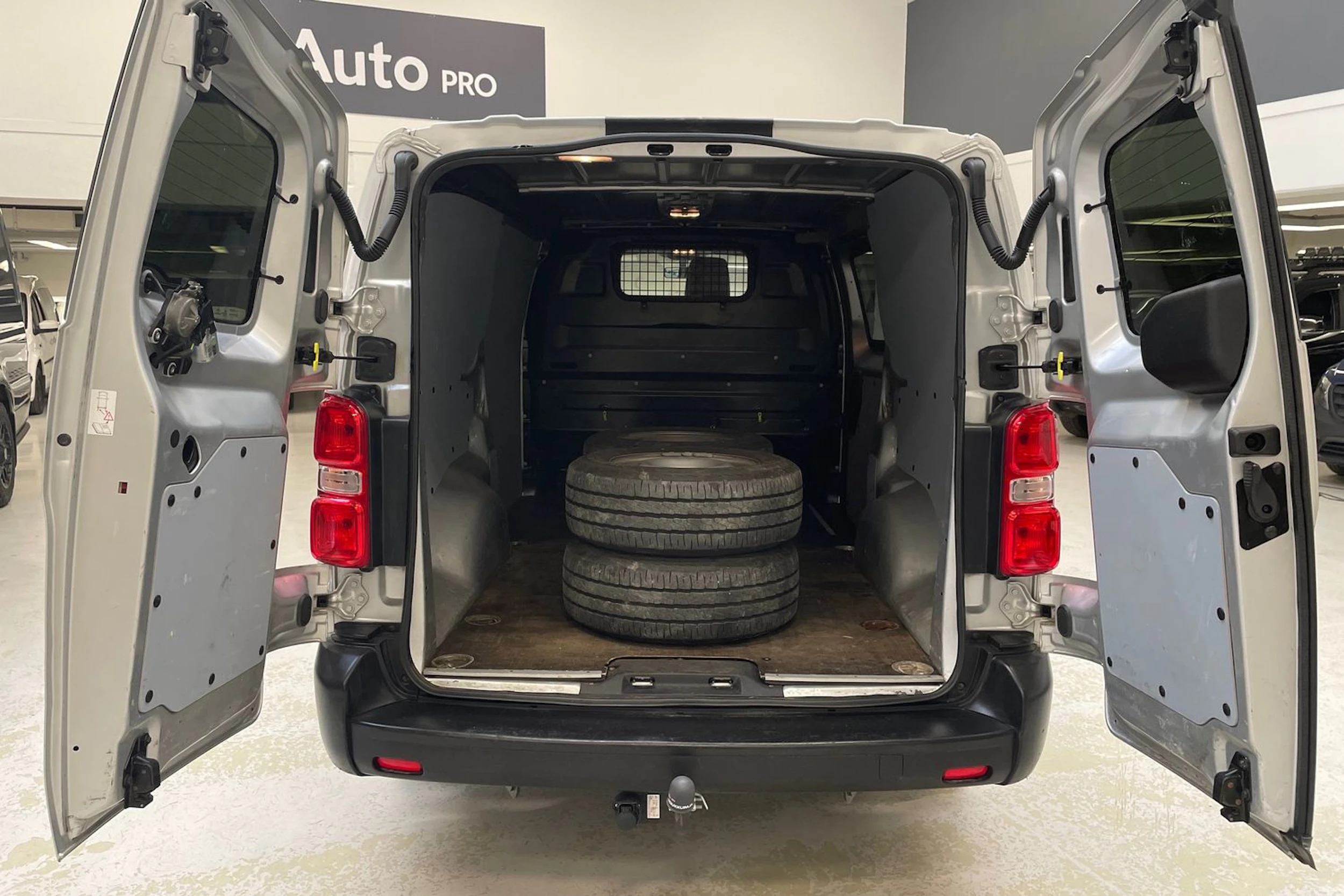 hopea Toyota Proace 2018 kuva 13.