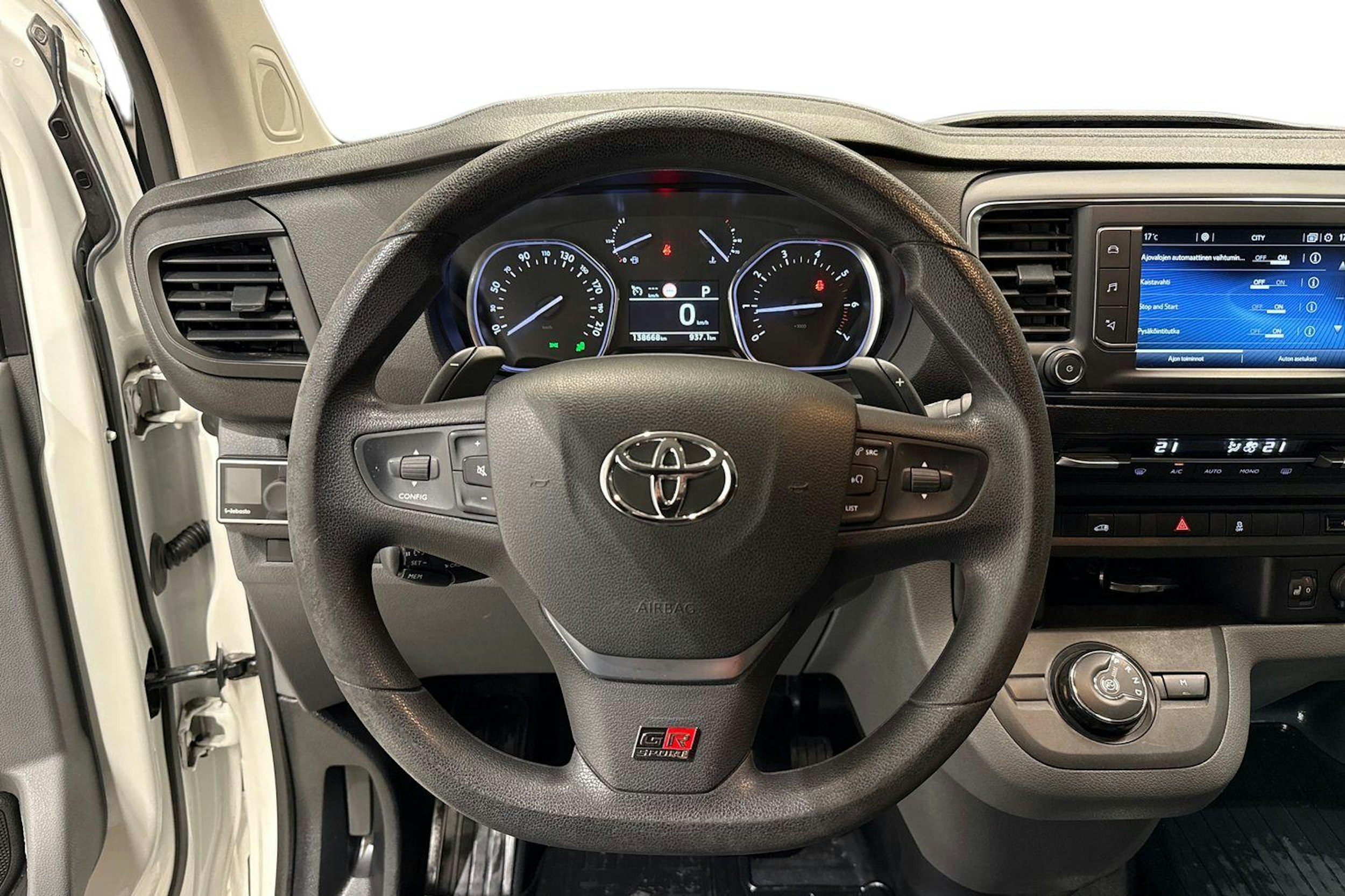 Valkoinen Toyota Proace 2018 kuva 7.