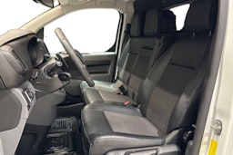 Valkoinen Toyota Proace 2018 kuva 8.