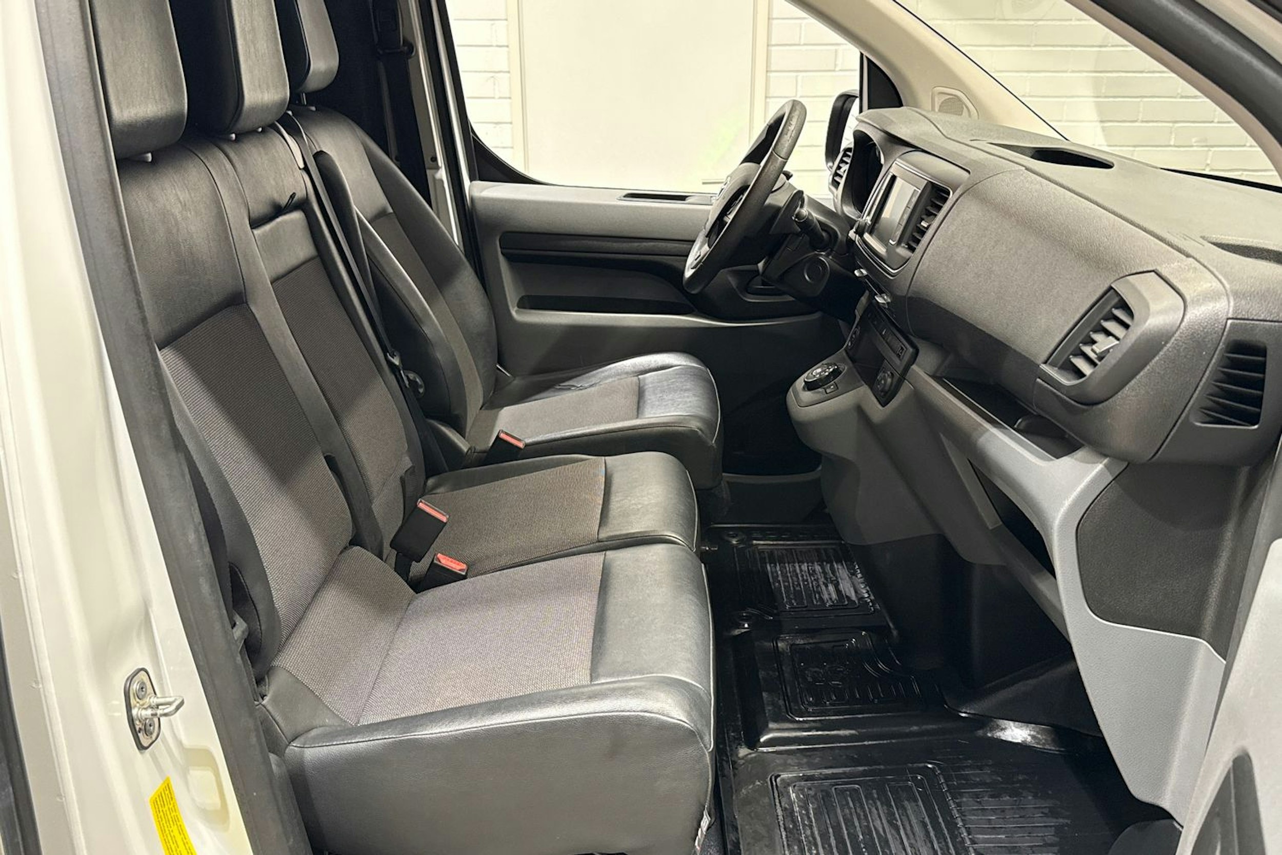 Valkoinen Toyota Proace 2018 kuva 10.