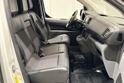 Valkoinen Toyota Proace 2018 kuva 10.