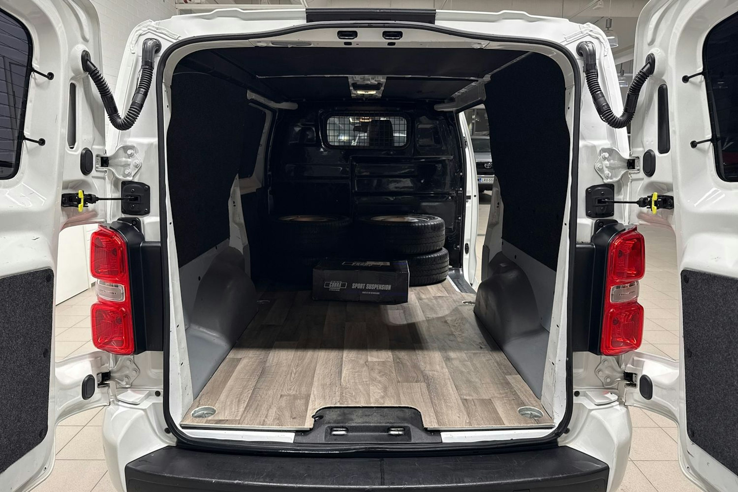 Valkoinen Toyota Proace 2018 kuva 11.