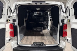 Valkoinen Toyota Proace 2018 kuva 11.