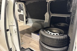 Valkoinen Toyota Proace 2018 kuva 14.