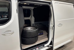 Valkoinen Toyota Proace 2018 kuva 15.