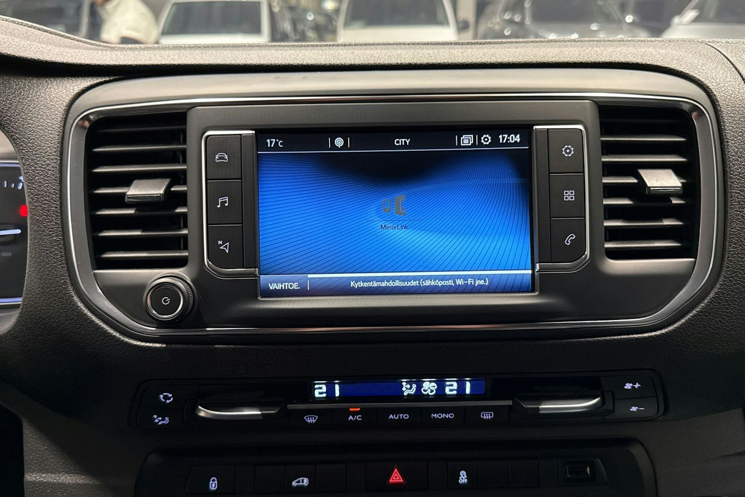 Valkoinen Toyota Proace 2018 kuva 23.