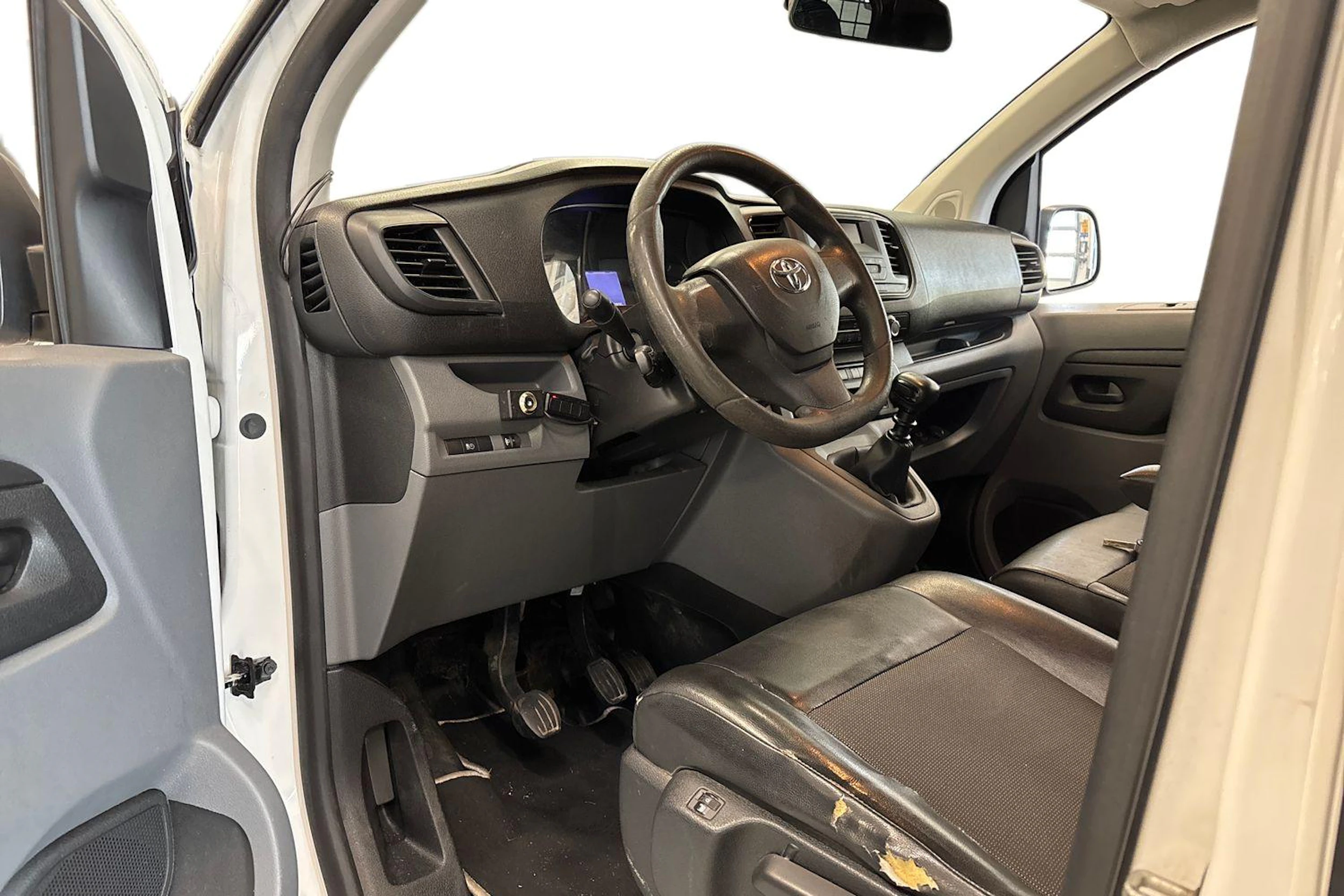 valkoinen Toyota Proace 2018 kuva 3.