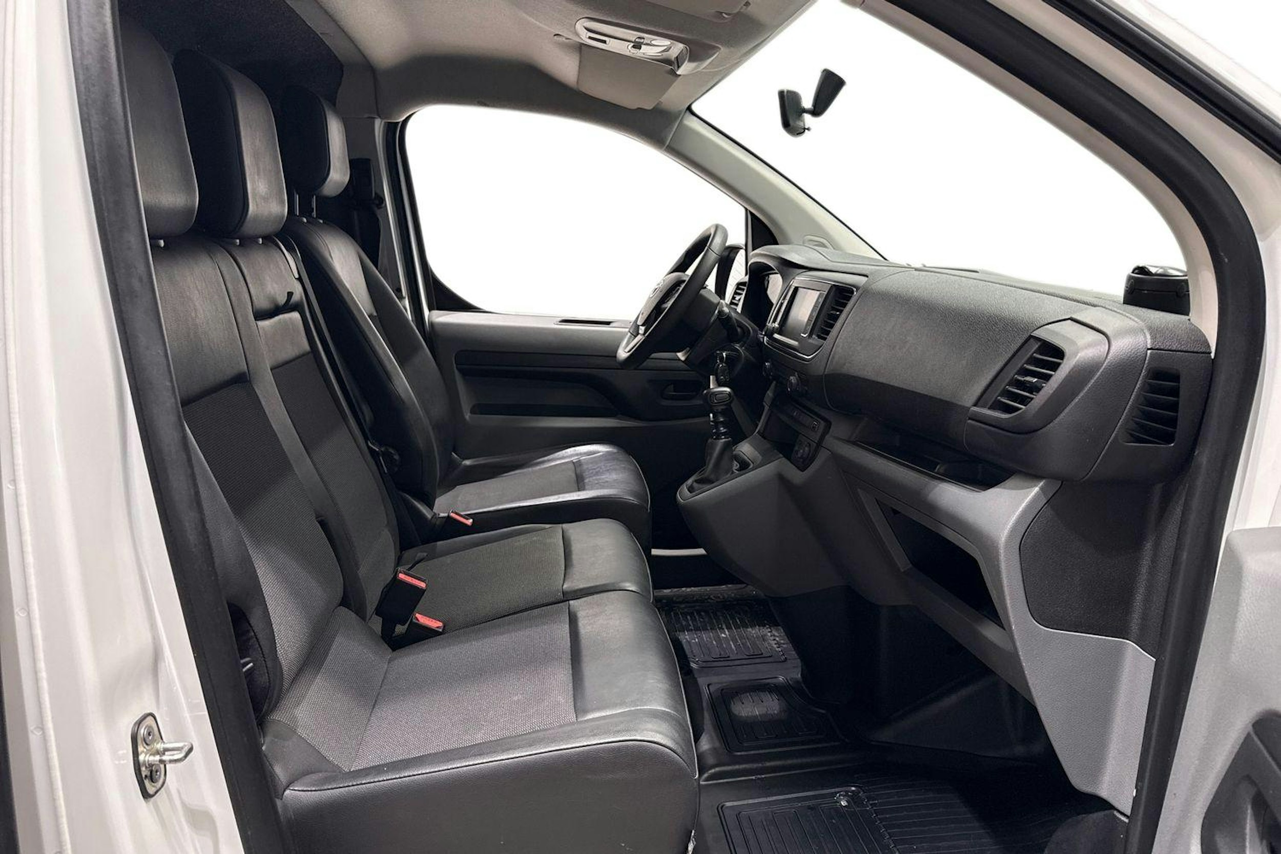 Valkoinen Toyota Proace 2018 kuva 8.