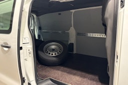 Valkoinen Toyota Proace 2018 kuva 13.