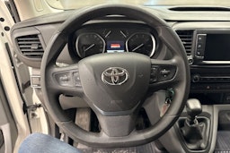 Valkoinen Toyota Proace 2018 kuva 14.