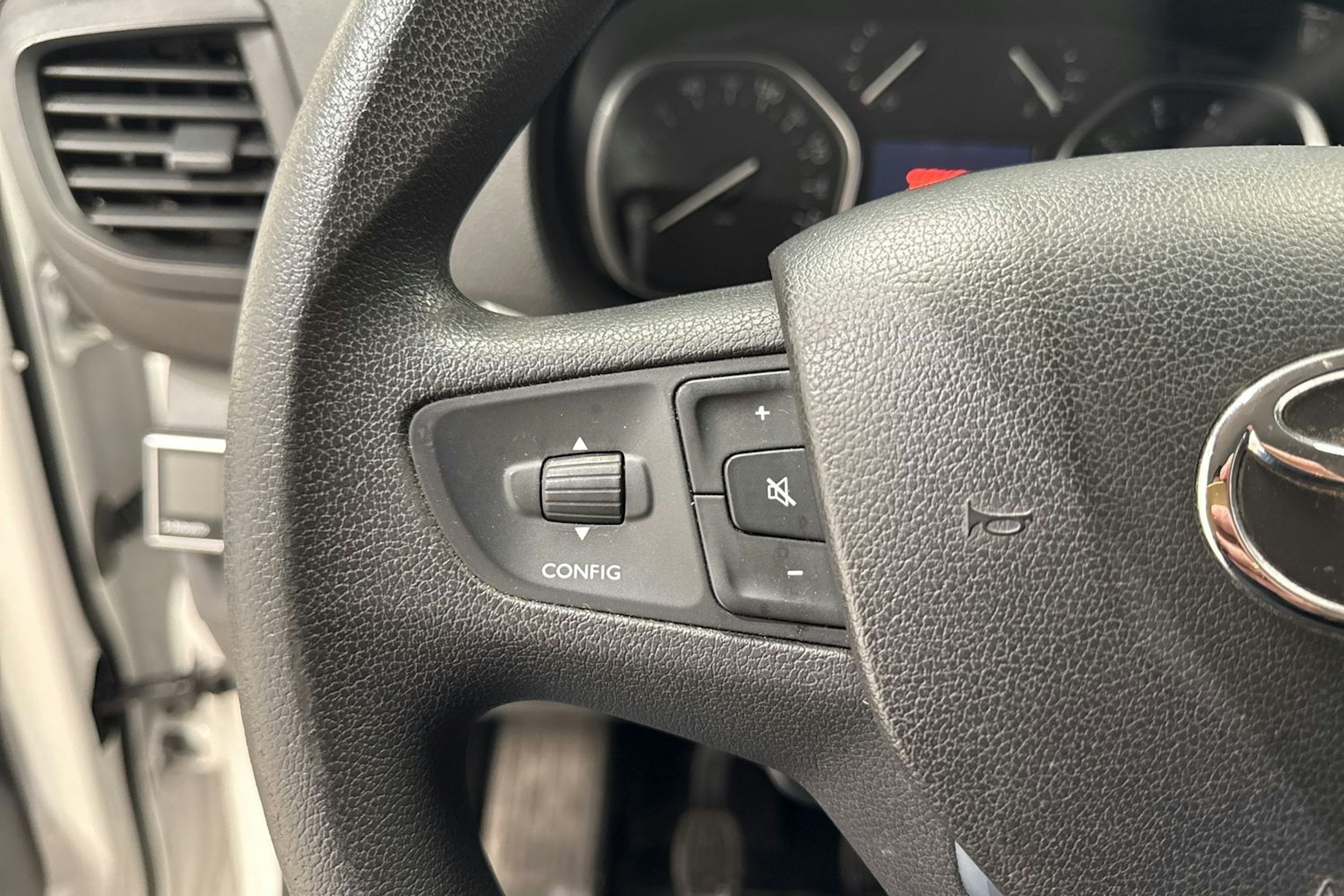 Valkoinen Toyota Proace 2018 kuva 15.