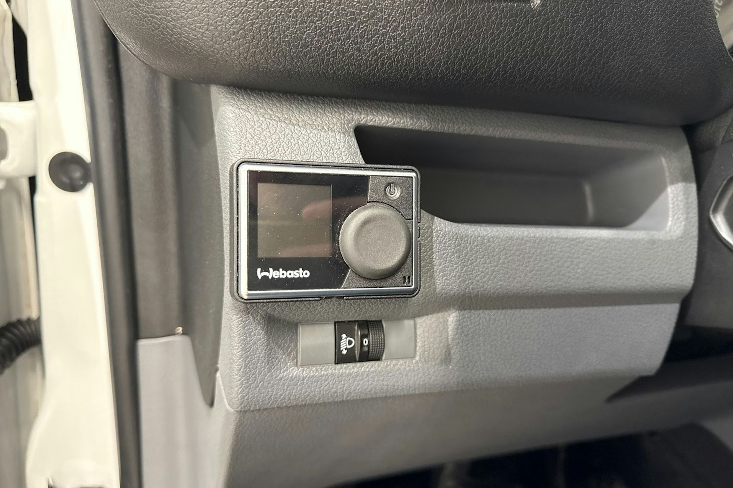 Valkoinen Toyota Proace 2018 kuva 17.