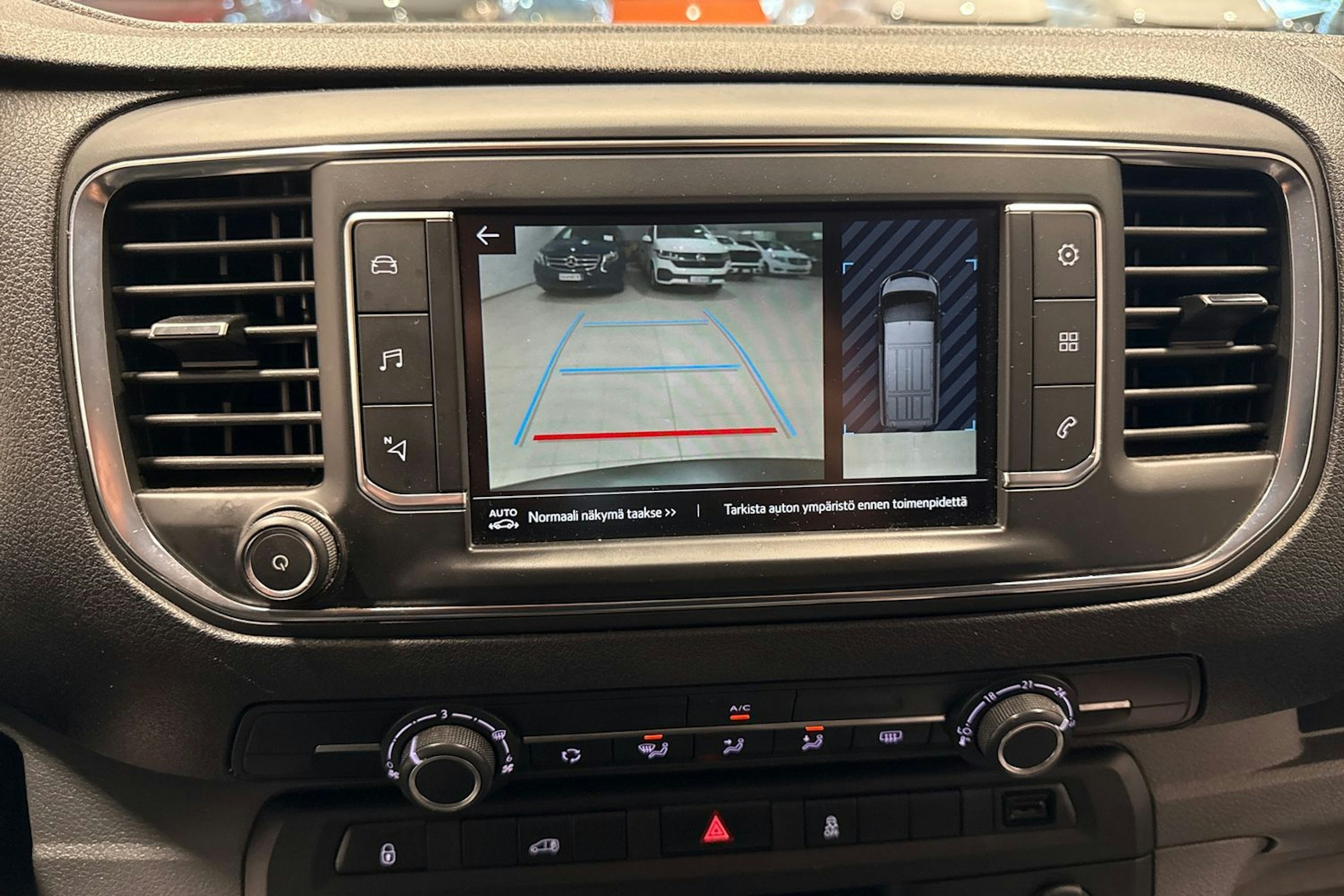 Valkoinen Toyota Proace 2018 kuva 19.